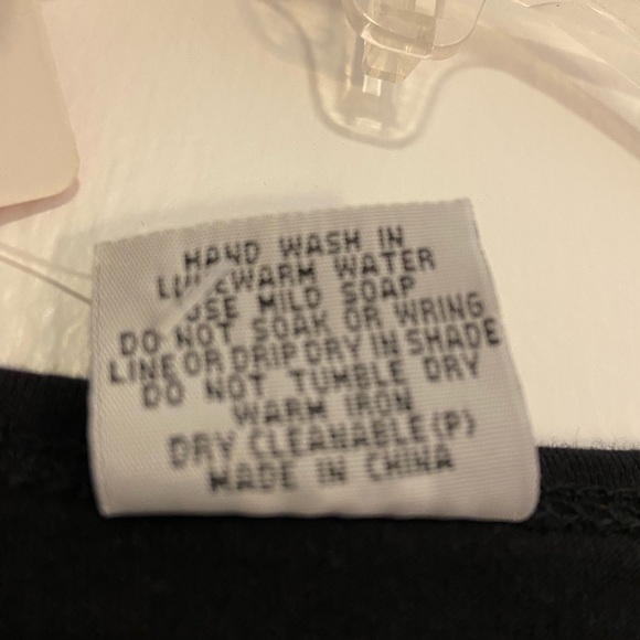 KIWI Black V-neck T-shirt, XXL NWT - Picture 4 of 4